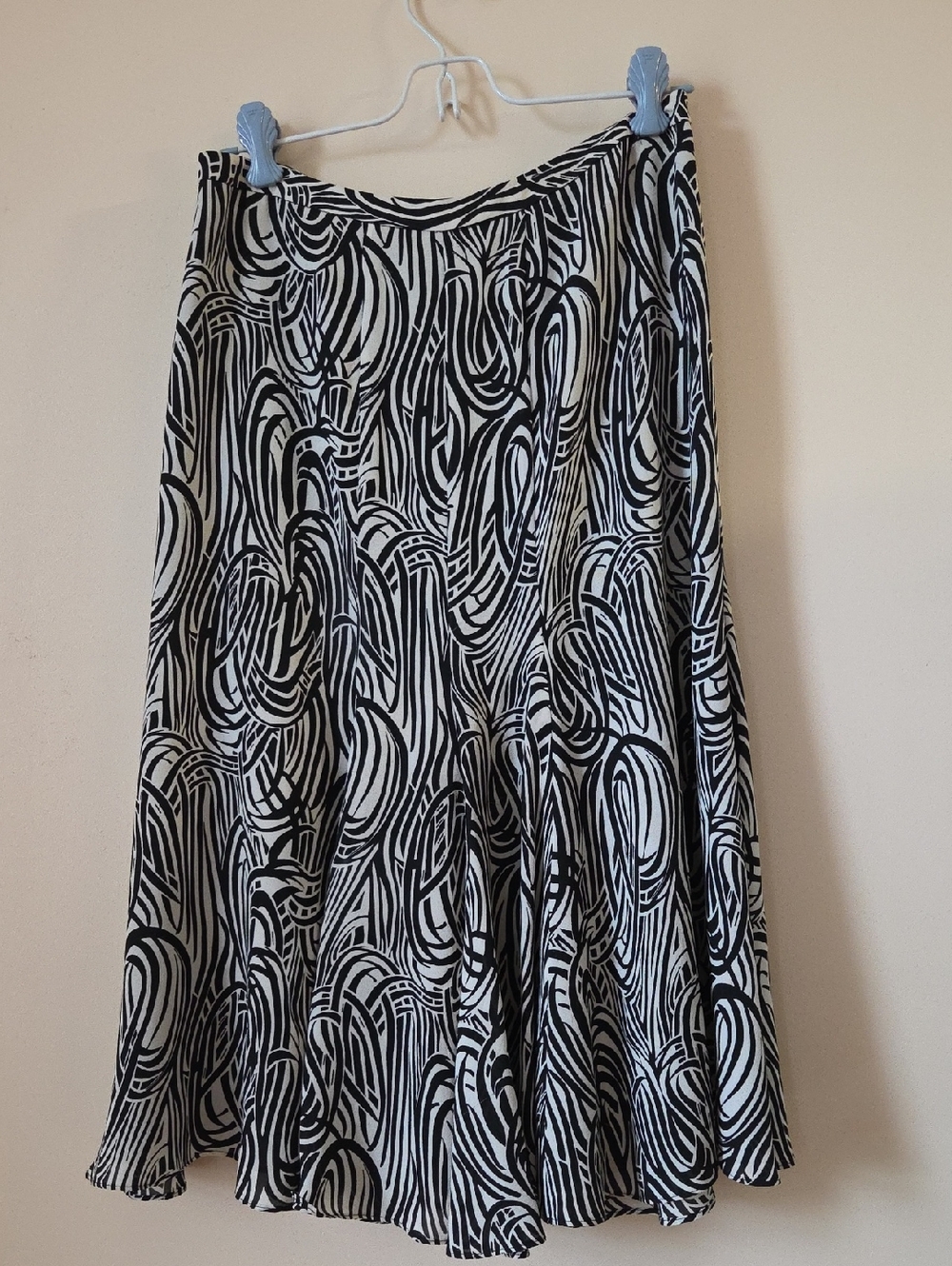 Jones New York Black and White Swirl Skater Skirt In 100% Silk